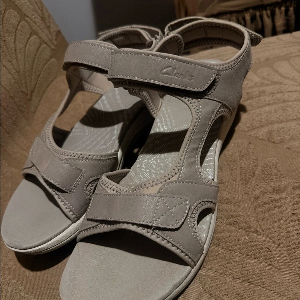 Clarks Women's Sandals - Cream - Picture 1 of 16